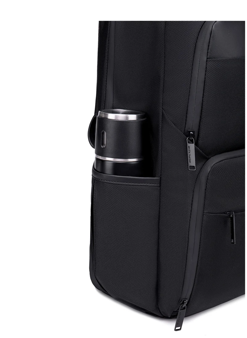 ARCTIC HUNTER Durable Casual Daypack Water Resistant 23 L Computer Bag with Luggage Carry Strap Built in USB port and Anti-Theft pockets for Men and Women B00113C Black