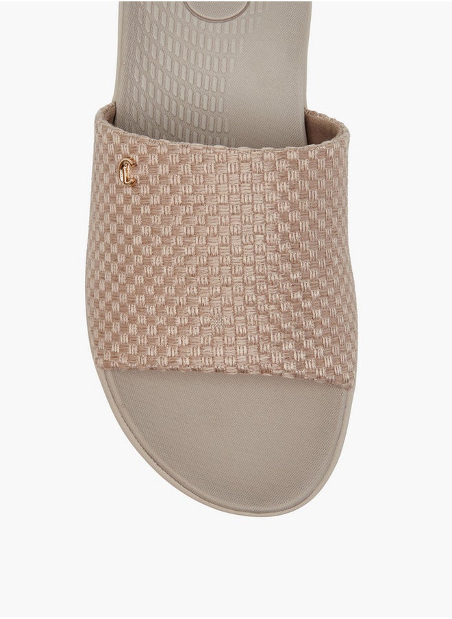 Le Confort Women's Textured Slip-On Sandals  - Image 4
