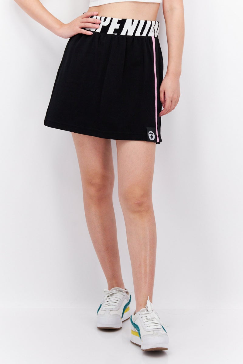Aape By A Bathing Ape تنورة قصيرة بشعار العلامة التجارية للنساء، سوداء - Image 1