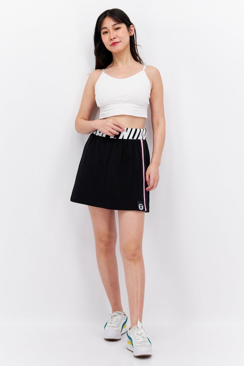 Aape By A Bathing Ape تنورة قصيرة بشعار العلامة التجارية للنساء، سوداء - Image 2