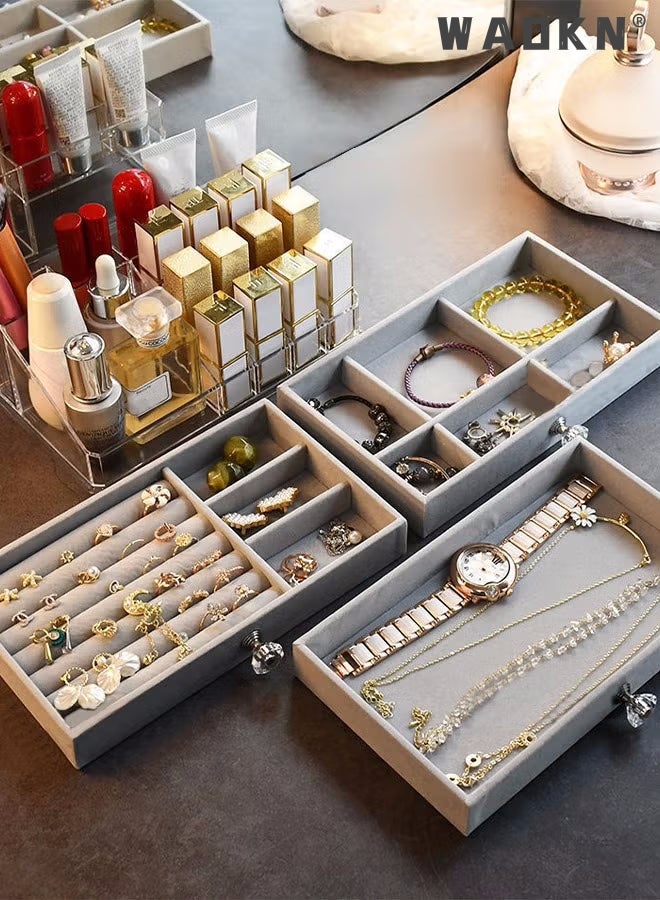 دبليو أيه أو كي أن صندوق مجوهرات أكريليك منظم مجوهرات مخملي بثلاثة أدراج للنساء، حامل مجوهرات شفاف للأقراط والحلقات والأساور والقلائد وإكسسوارات الشعر وعلبة تخزين عرض صناديق تخزين رمادية - Image 4