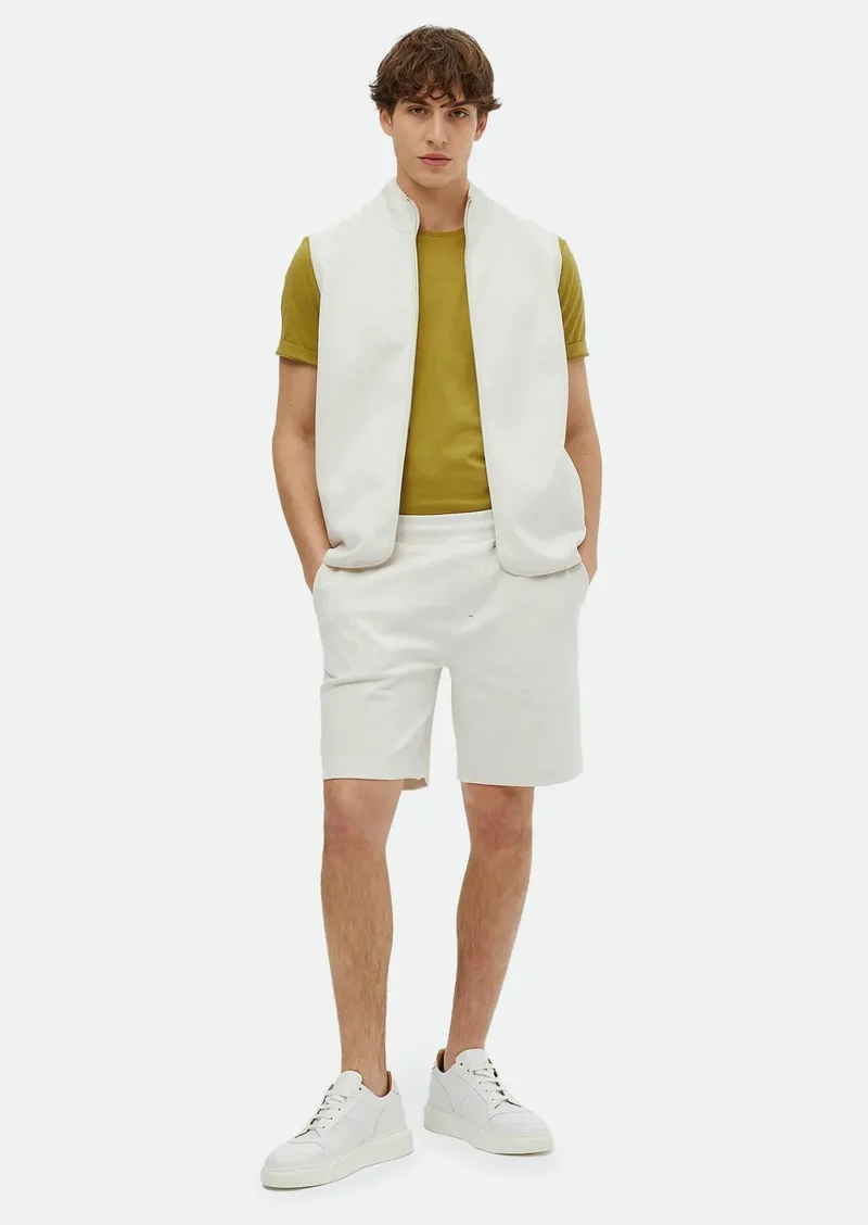 رامسي شورت رياضي محبوك بلون بيج فاتح، بقصة مريحة، مصنوع من مزيج القطن.