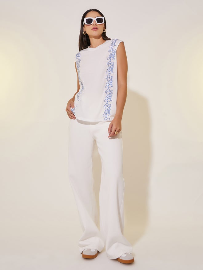 تايك تو تي شيرت بدون أكمام بتفاصيل تطريز الزهور من تيك تو - Image 2