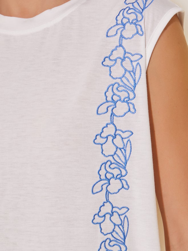 تايك تو تي شيرت بدون أكمام بتفاصيل تطريز الزهور من تيك تو - Image 3
