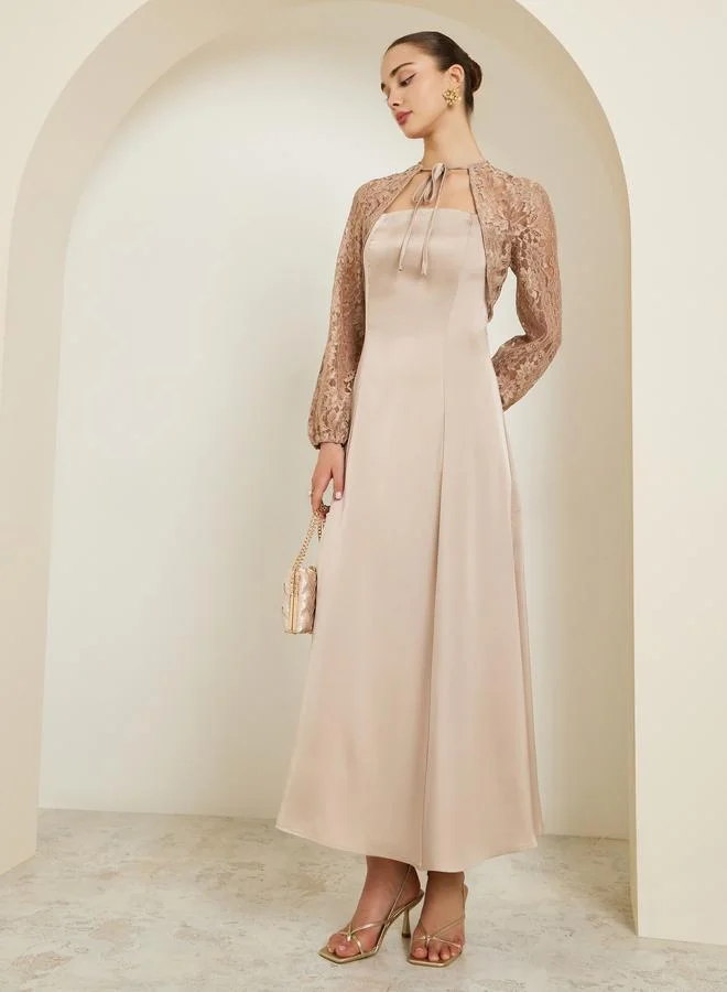 ستايلي فستان طويل بيج بأكمام دانتيل وحافة واسعة