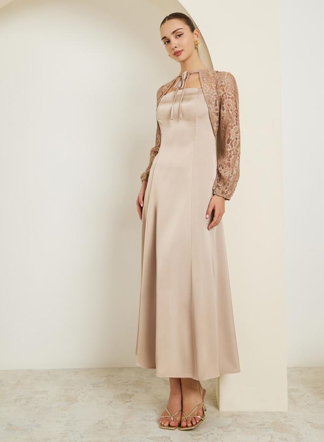 ستايلي فستان طويل بيج بأكمام دانتيل وحافة واسعة - Image 3
