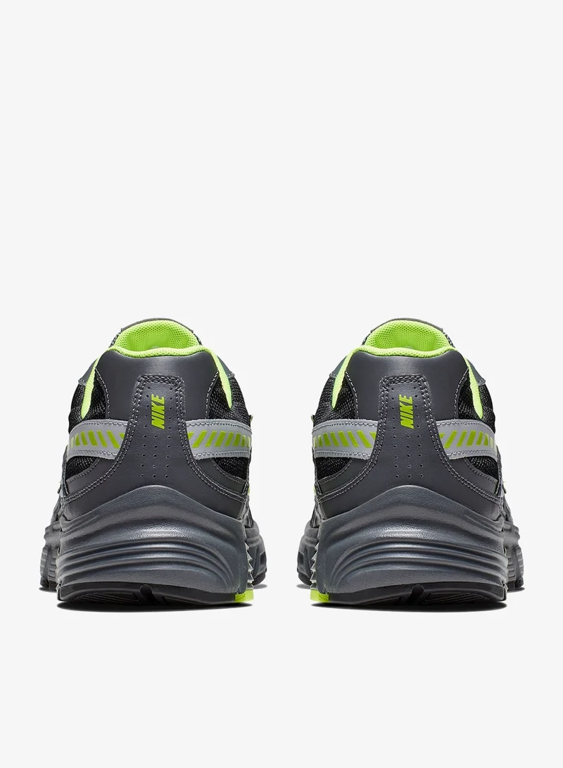 نايكي حذاء إنيتياتور