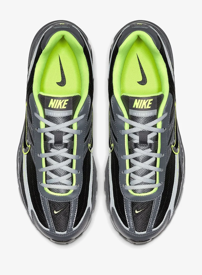 نايكي حذاء إنيتياتور