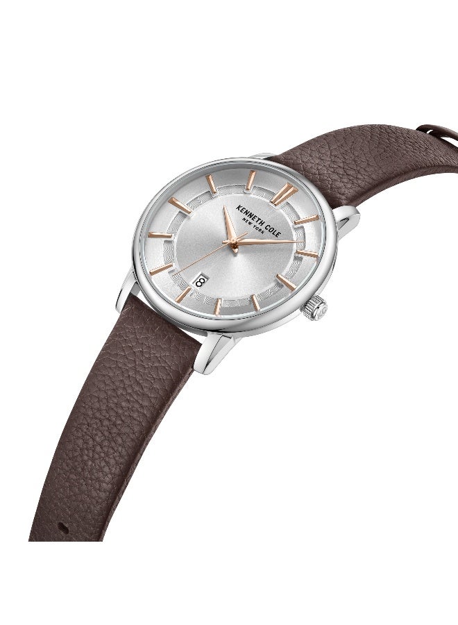 Kenneth Cole New York ساعة أنالوج للرجال بقرص فضي وحزام جلد بني داكن بتصميم كلاسيكي حديث - 42 مم - Image 2