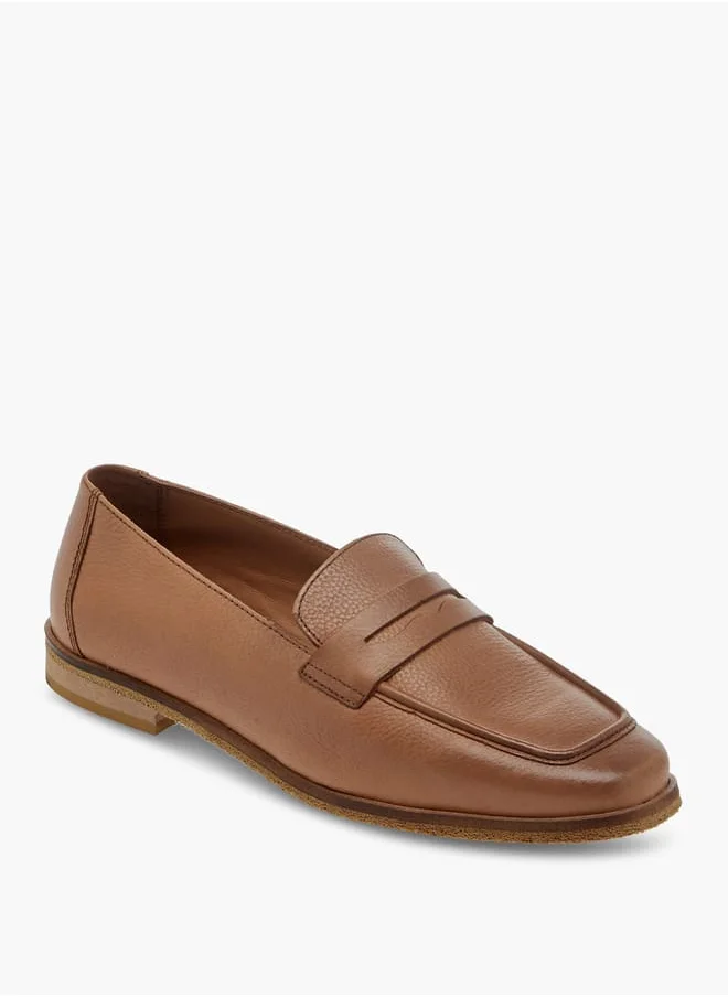 سيليست Women's Cutout Detail Slip-On Loafers