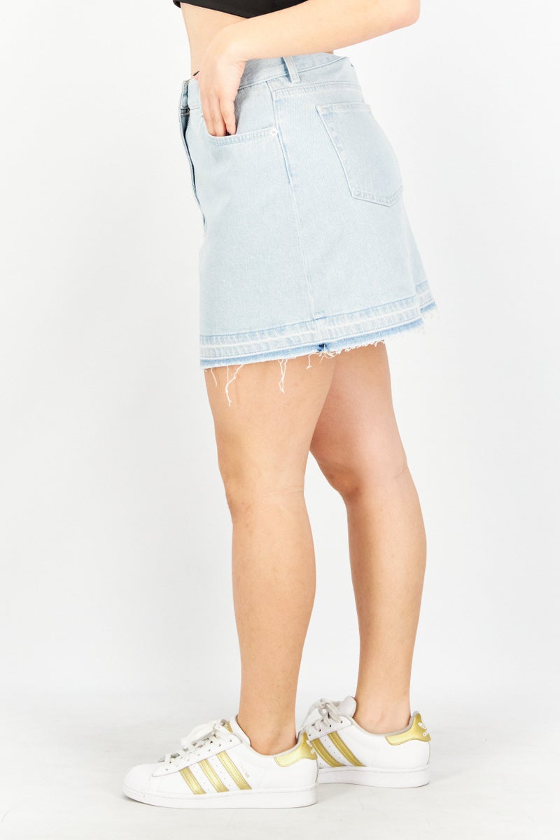 NA-KD تنورة ميني جينز مغسولة للنساء، زرقاء - Image 2
