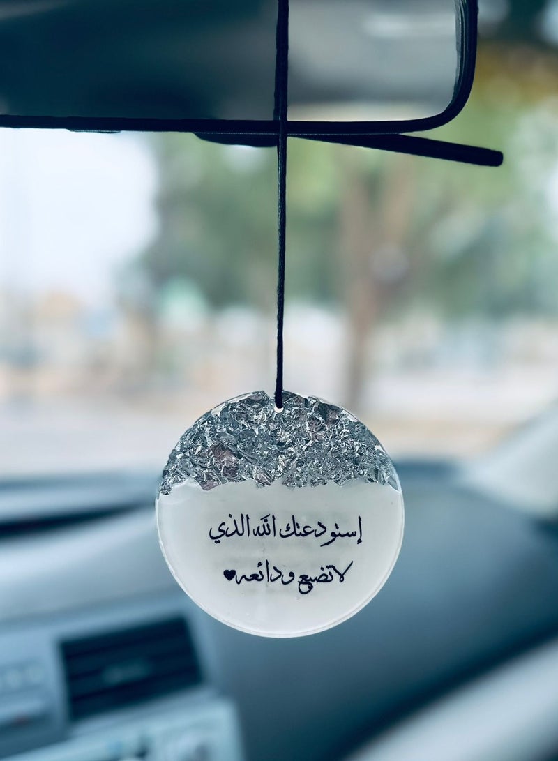 An elegant circular car pendant decorated with silver leaf of luxurious resin - Image 1