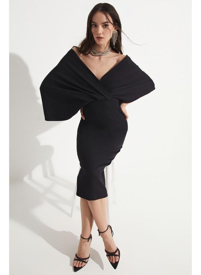 جون فستان أسود مكشوف الكتفين - Image 4
