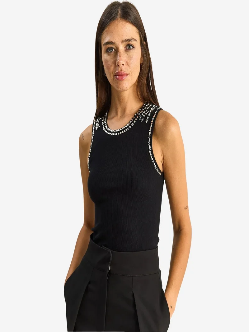 بيانكو لوتشي LUCCI Ribbed Sleeveless Crew Neck Blouse with Stone Accessory