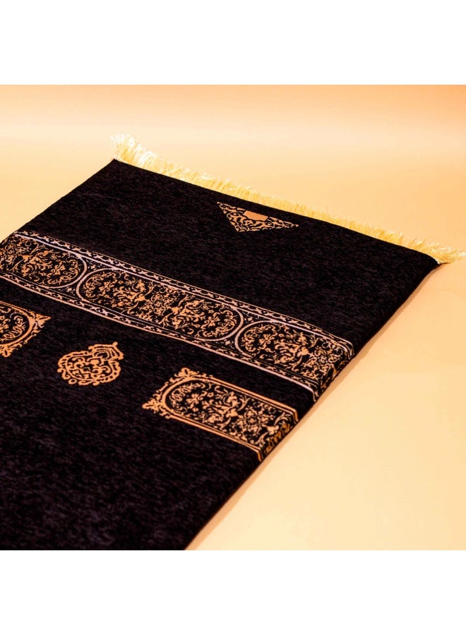 سندس سجادة الصلاة الترا الفاخرة حرير طبيعي 100٪ بتصميم مستوحى من الكعبة المشرفة  تطريز ذهبي وفضي، صناعة يدوية هدية راقية مميزة - Image 3