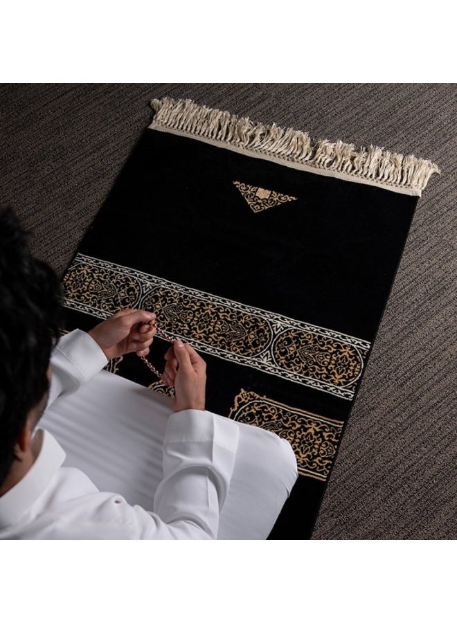 سندس سجادة الصلاة الترا الفاخرة حرير طبيعي 100٪ بتصميم مستوحى من الكعبة المشرفة  تطريز ذهبي وفضي، صناعة يدوية هدية راقية مميزة - Image 4