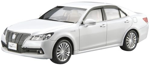 Aoshima Toyota GRS210 AWS210 Crown Royal Saloon 15 124 Scale Model Kit - Image 5