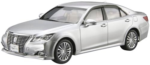 Aoshima Toyota GRS210 AWS210 Crown Royal Saloon 15 124 Scale Model Kit - Image 1