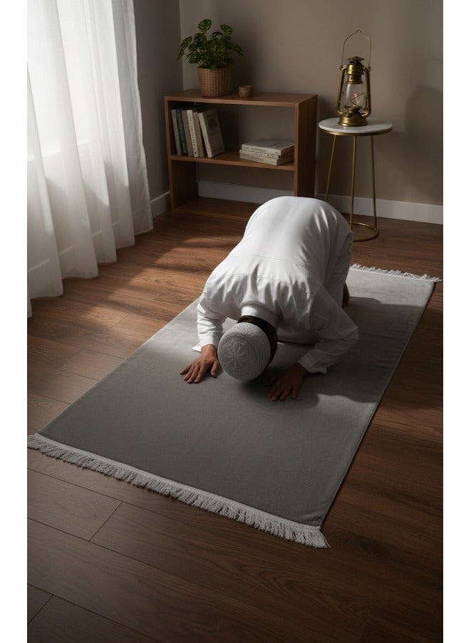 سندس سجادة صلاة ذهبية  تصميم أنيق وفخم بحجم كبير ومريح مغطاة بقماش ناعم ومحكم من أجود أنواع القطن. - Image 4