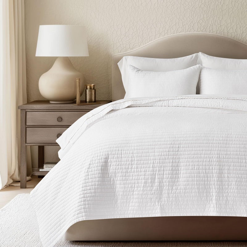 EVERGRACEHOME طقم لحاف EVERGRACEHOME من القطن الساتين بحجم كينج، غطاء سرير مخيط بقناة من القطن مغسول مسبقًا، 3 قطع من أغطية السرير خفيفة الوزن وناعمة لجميع الفصول، مع 2 غطاء وسادة، أبيض ساطع - Image 1