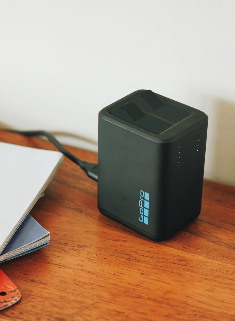 جو برو شاحن بطارية مزدوج من GoPro + 2 بطاريات Enduro قابلة لإعادة الشحن (HERO13 Black) - ملحق رسمي من GoPro - Image 2