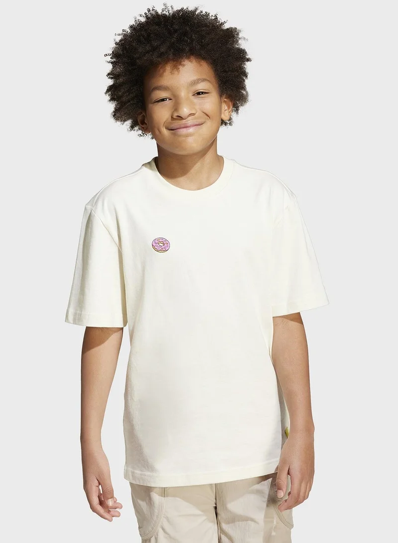 اديداس تيشيرت جرافيك أبيض للأطفال بأكمام قصيرة