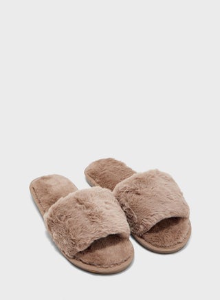 Plush Slippers - pzsku/Z99CA4A6D6EE87D08B1BCZ/45/_/1698936009/3c436c2f-094c-438e-a830-e2077be039db