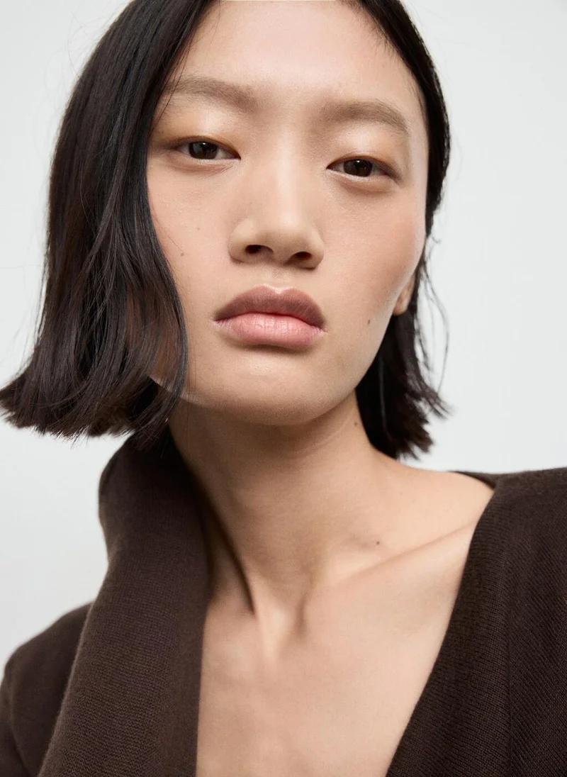 مانجو كنزة بياقة ملتفة