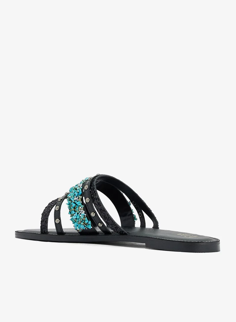 ايلا صندل مسطح متعدد الأشرطة مرصع بالمسامير