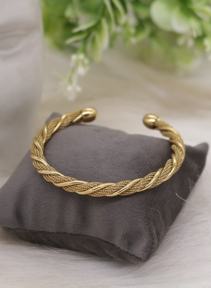 MANIKAN Women's Twisted Bangle Bracelet in Gold Color Made of Stainless Steel 