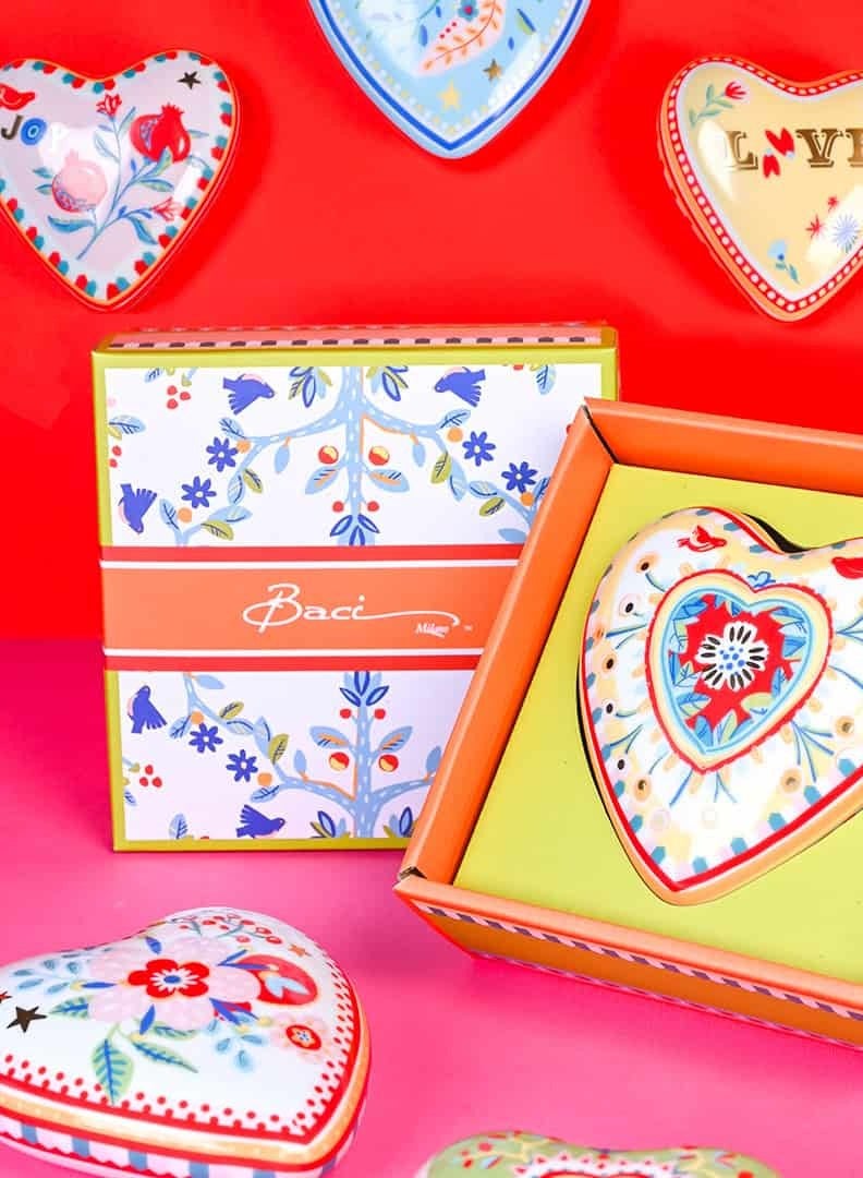 Baci milano Baci Milano Porcelain Heart Table Decor – “LOVE” Design Dining Table Decoration, Coffee Table Accent, Wall Decor, Napkin Holder, Paper Weight – Mamma Mia Collection (White Floral, 12 cm x 11.5 cm, height 4 cm)  - Image 2