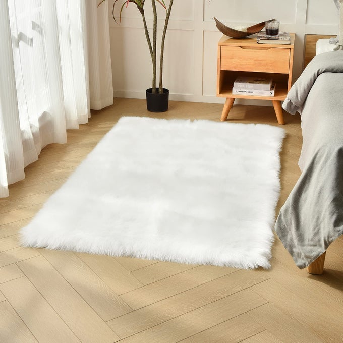 WHITE RECTANGLE FAUX FUR RUG 3X5 FT FLUFFY SHEEPSKIN CARPET RUG WASHABLE FOR BEDROOM NURSERY LIVING ROOM