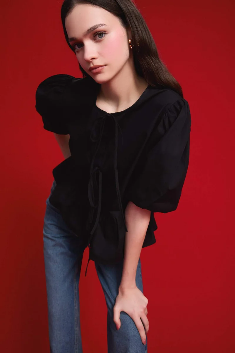 ديفاكتو Crew Neck Short Sleeve Blouse