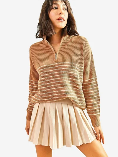 Bianco Lucci LUCCI Striped Ribbed Crop Sweater with Zipper Collar