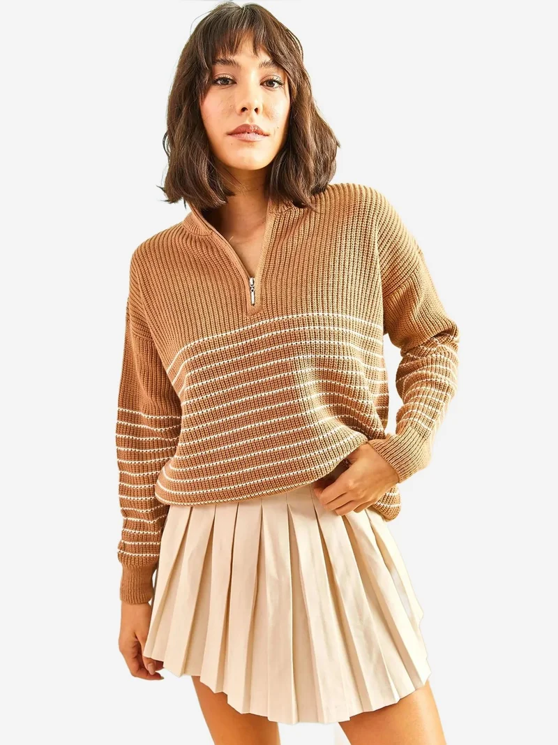 Bianco Lucci LUCCI Striped Ribbed Crop Sweater with Zipper Collar