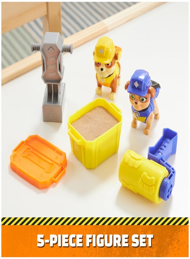 Rubble & Crew روبن وشركاه - عبوة من قطعتين من مجسمات روبن وميكس + ملحقات - مجسم قابل للتجميع - رمل حركي - لعبة باو باترول - لعبة أطفال من عمر 3 سنوات فما فوق - Image 3