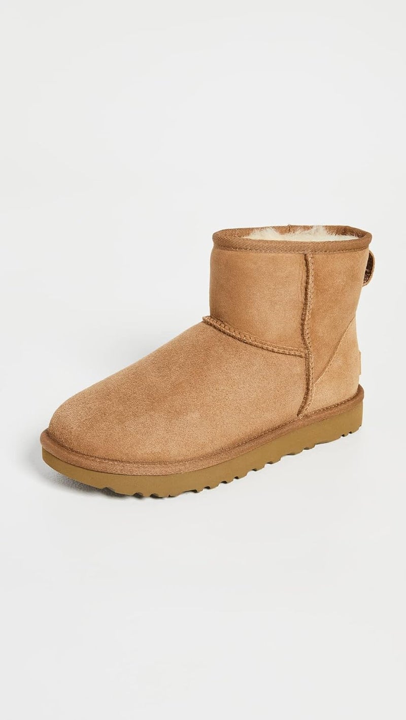 UGG حذاء شتوي كلاسيكي ميني II للنساء من UGG - كستنائي - Image 2