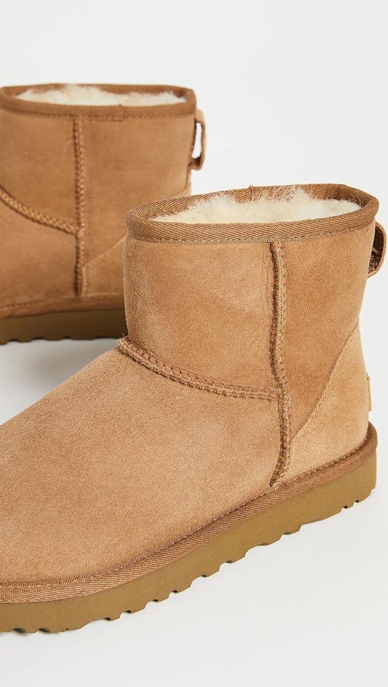 UGG حذاء شتوي كلاسيكي ميني II للنساء من UGG - كستنائي - Image 5