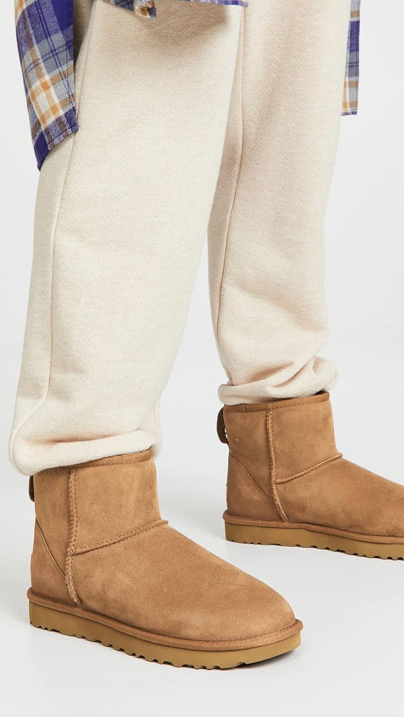 UGG حذاء شتوي كلاسيكي ميني II للنساء من UGG - كستنائي - Image 3