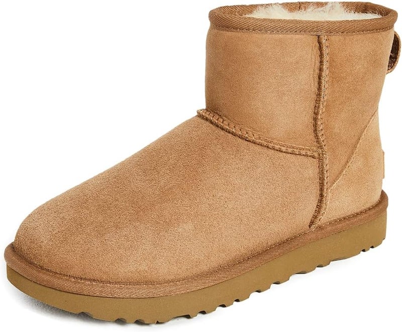 UGG حذاء شتوي كلاسيكي ميني II للنساء من UGG - كستنائي - Image 1