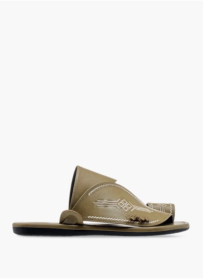 الواحة Men Embroidered Slip-On Arabic Sandals with Toe Loop