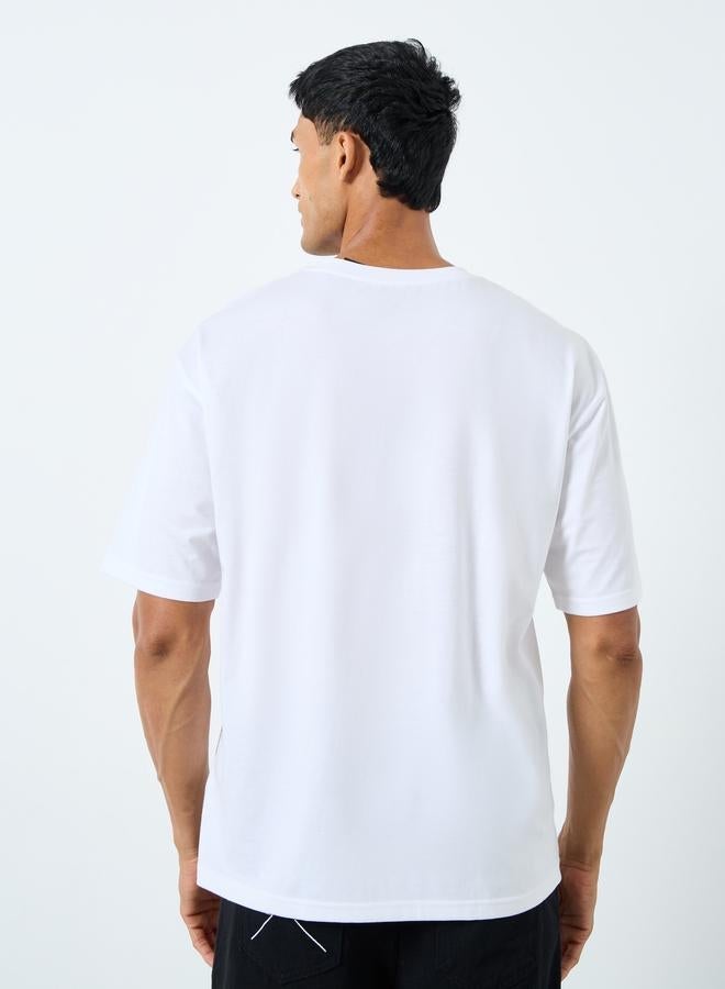 Styli Oversized Minimal Print Crew Neck T-Shirt - Image 4