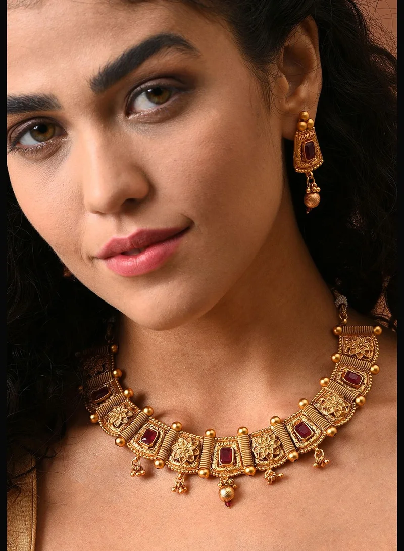 SOHI Gold Plated Designer Stone Necklace Set