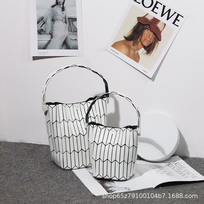 Trendy Color-Blocked Quilted Geometric Women'S Handbag, Unique Niche Fashion Versatile Tote Bag - Image 3