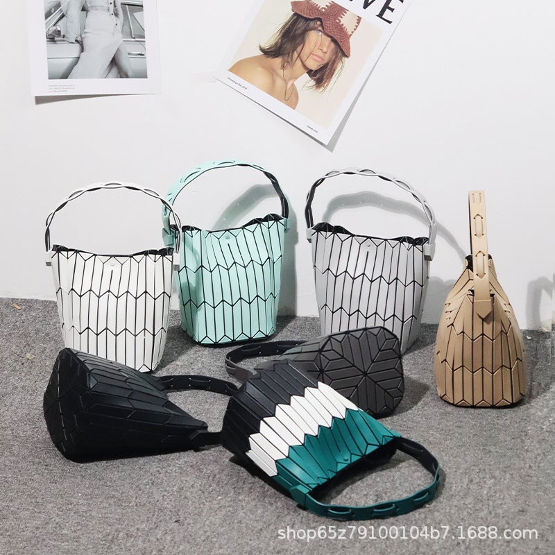 Trendy Color-Blocked Quilted Geometric Women'S Handbag, Unique Niche Fashion Versatile Tote Bag - Image 1