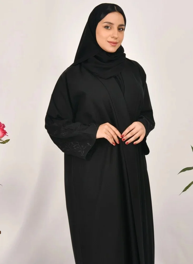 عبايات لمحة عباية راء - الرائعة بتطريز أسود على الأكمام وياقة طويلة