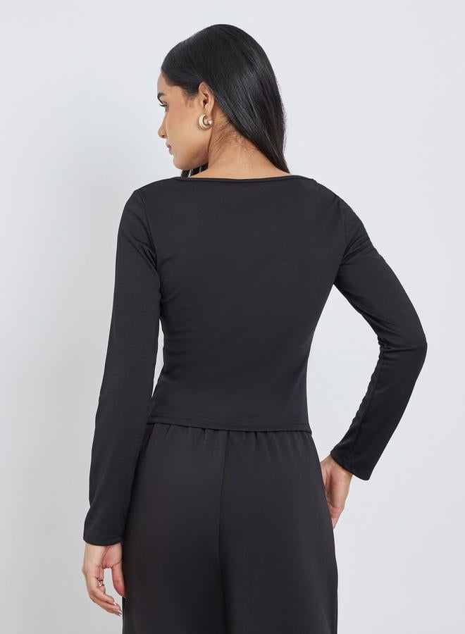 ستايلي بلوزة محبوكة بياقة مربعة وأزرار - Image 4