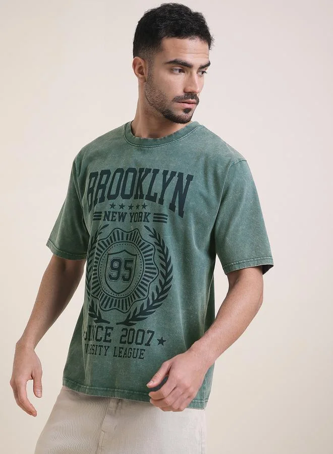 ديلينجر تيشيرت مطبع بقصة واسعة وغسيل حمضي للرجال