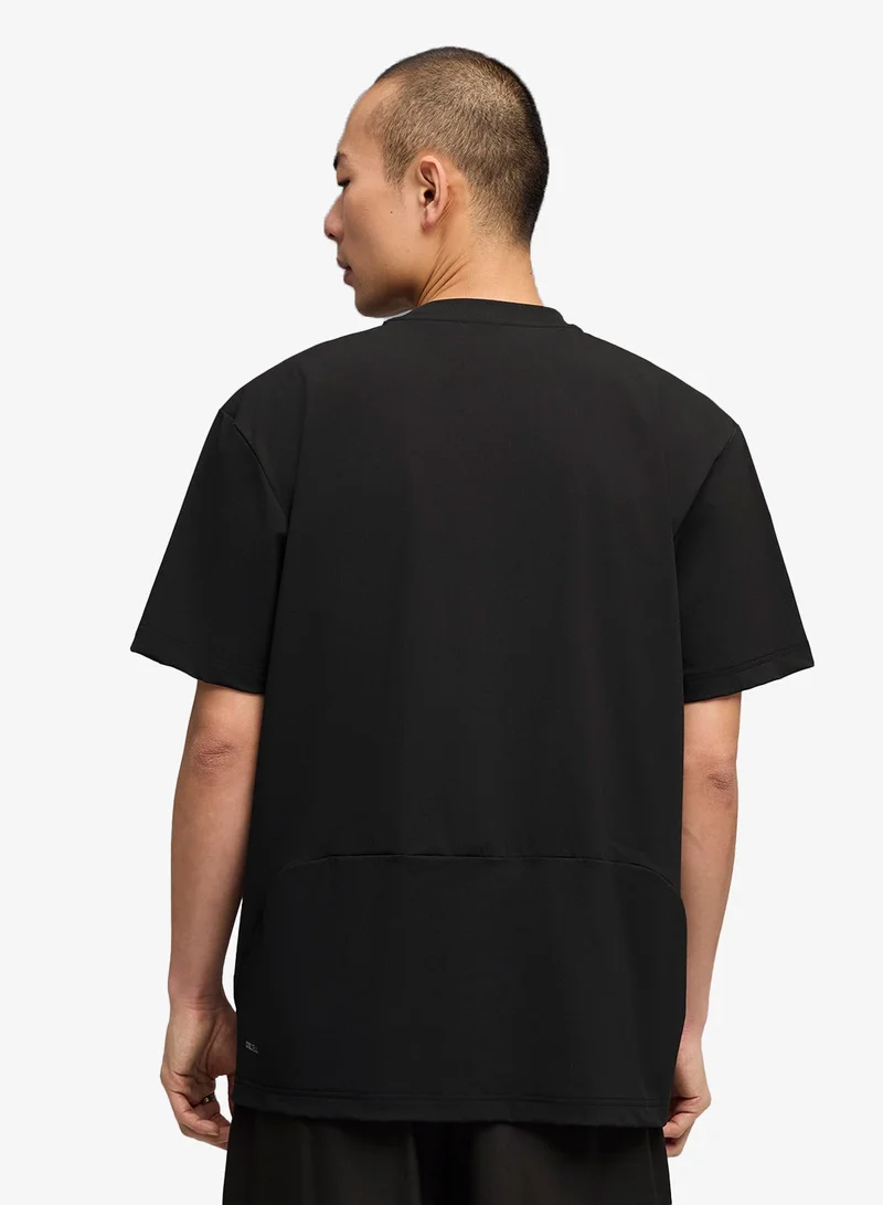 بوما تيشيرت بجيوب من نسيج تقني مريح