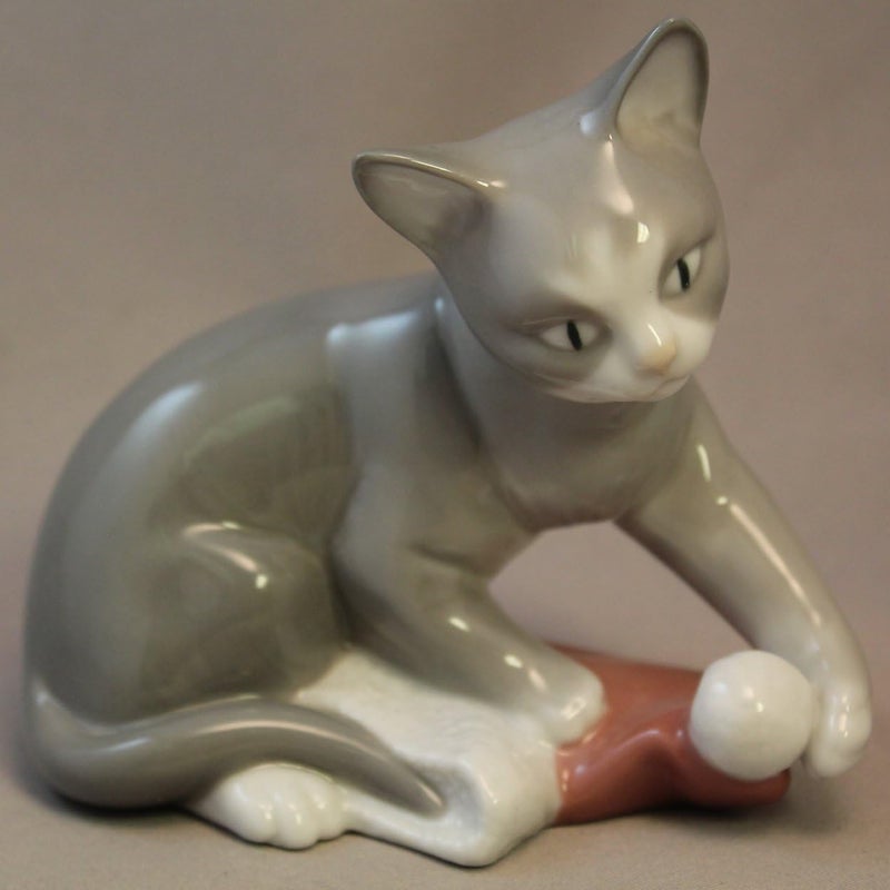 Lladro Nao 1428 Kittys Christmas